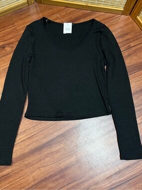 NWT Ambiance Large black long-sleeved ribbed knit cropped Top